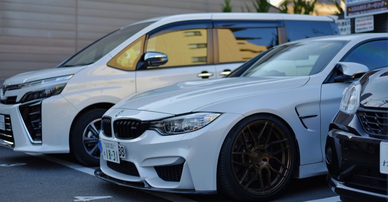 cars-vehicles-parking-lot-5512851.jpg